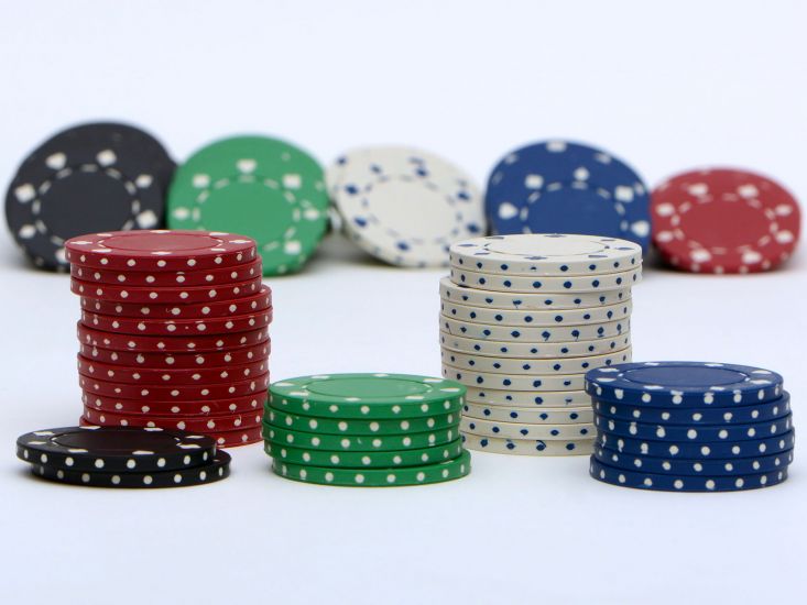Limit poker vs No Limit poker: cosa cambia a livello strategico - -